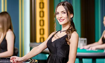 Hỗ trợ qua email và đường dây nóng của dola88
